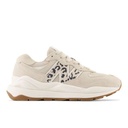 Zapato Lifestyle Mujer New Balance 57/40 Beige y Blanco (12 pares)