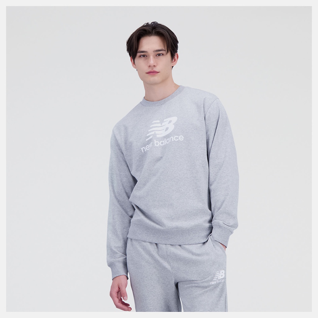 Sueter sin capucha New Balance Essentials Stacked Logo French Terry