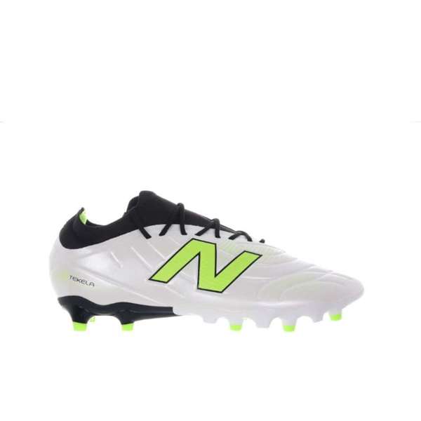 [ST3FSP5-D-10.5] Tacos de Fútbol New Balance Tekela Team Low Laced FG v5 (Blanco y Negro, 10.5)
